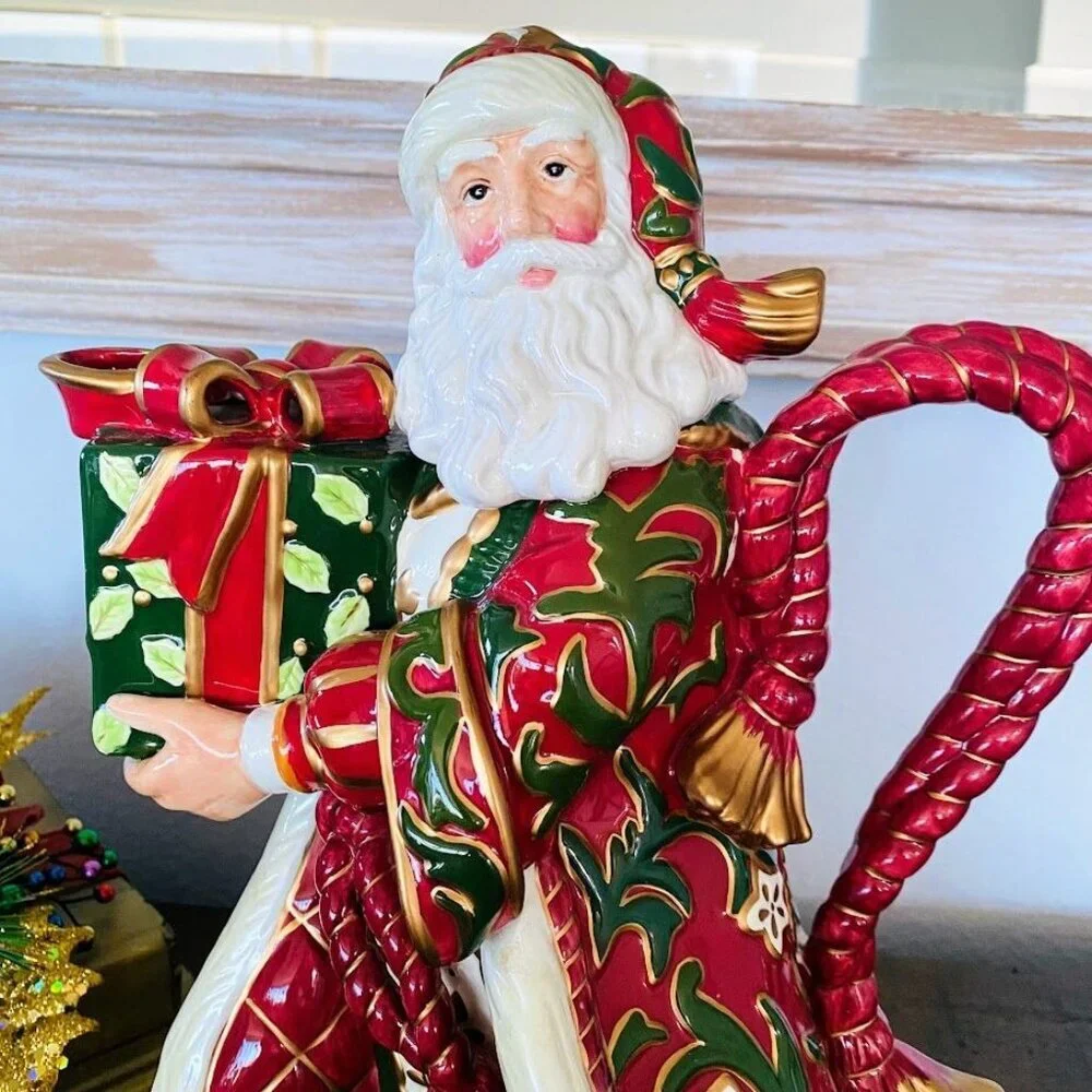 Fitz and Floyd Classics Christmas Tidings Santa Bearing Gift Water Tea Pitcher
